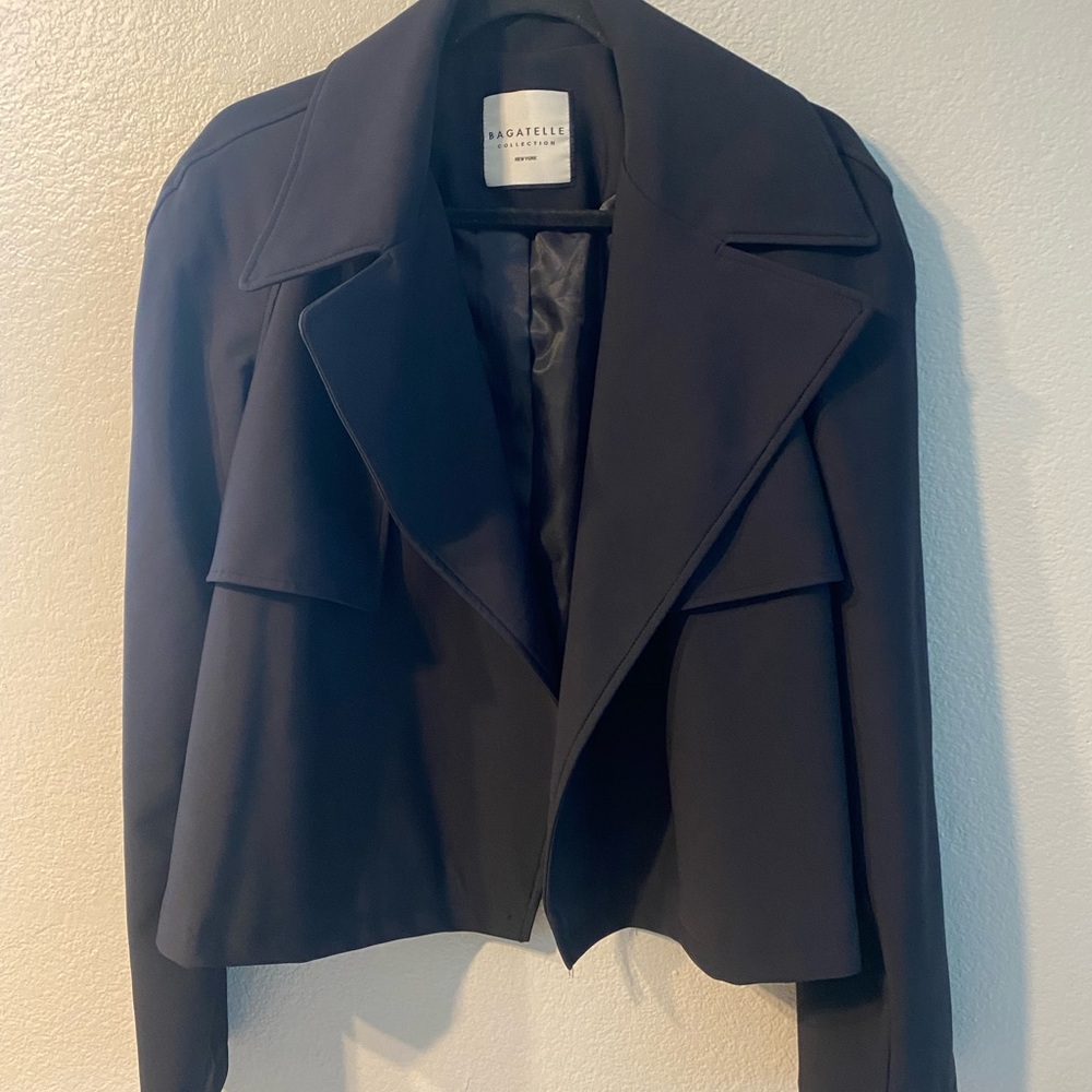 BAGATELLE Collection Cropped Trench Coat in Black Size XL